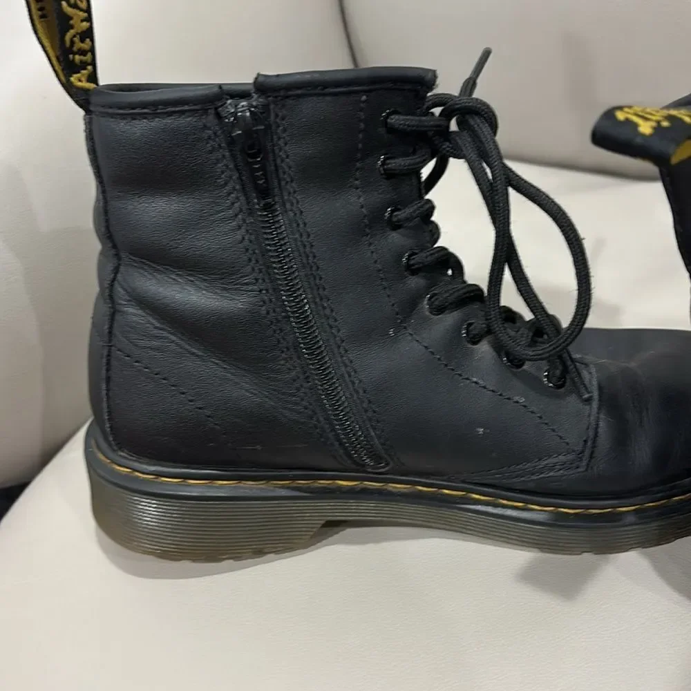 Doc Martins kids 1460j sz 4